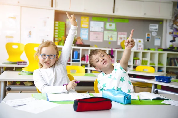 Beaux Jeunes Enfants Amusent École Tout Apprenant Classe — Photo