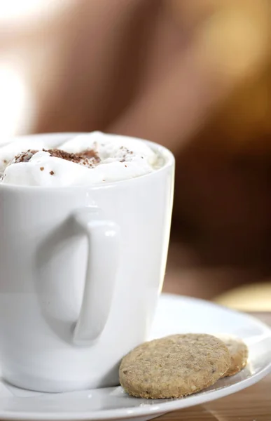 Witte Koffiekopje Met Cappuccino Close — Stockfoto