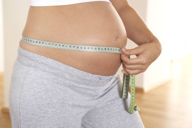 karın çevresi teyp tarafından ölçme kadın yakın çekim  