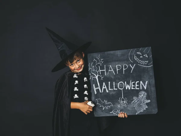 Niño Disfraz Mago Vestido Sosteniendo Feliz Pizarra Halloween Slyly Mirando — Foto de Stock