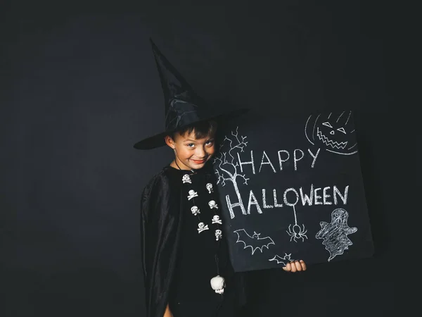 Niño Disfraz Mago Vestido Sosteniendo Feliz Pizarra Halloween Slyly Mirando — Foto de Stock