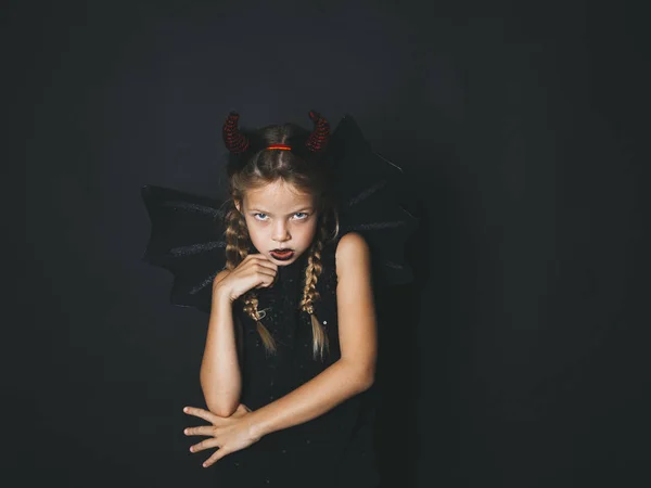 Hermosa Chica Rubia Vestida Con Disfraz Halloween Diablo Con Cuernos — Foto de Stock