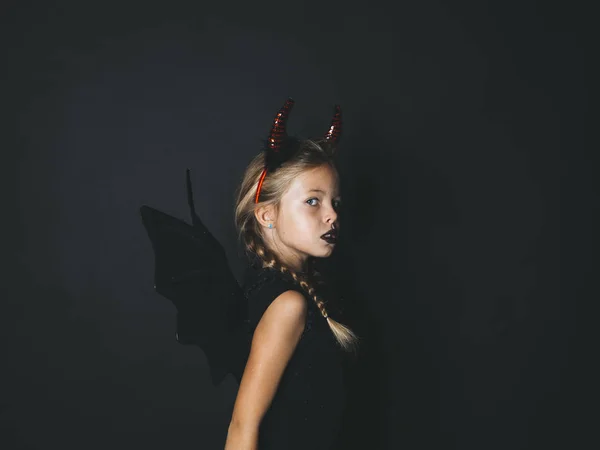 Vista Lateral Chica Rubia Vestida Con Disfraz Diablo Halloween Con — Foto de Stock