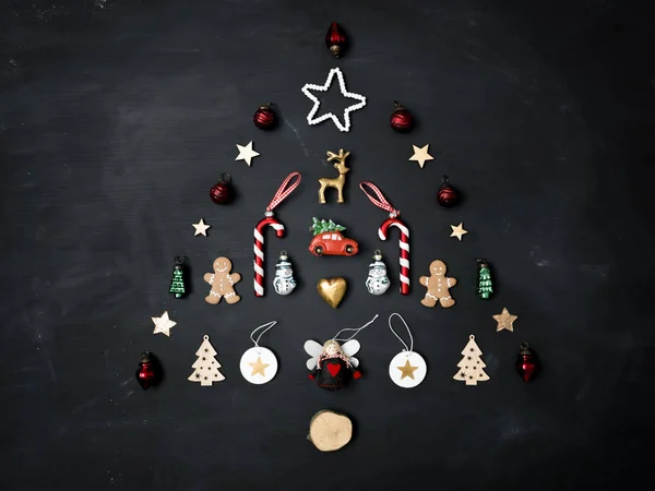 Albero Forma Decorazione Natale Biscotti Pan Zenzero Sfondo Scuro Concetto — Foto Stock