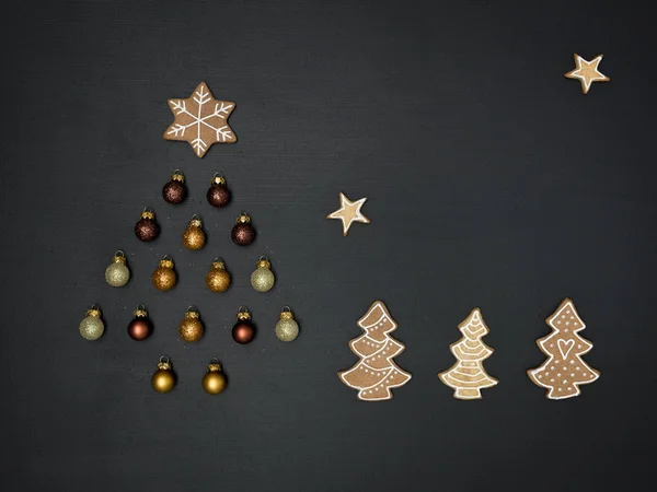 Árvore Forma Decoração Natal Biscoitos Gengibre Fundo Escuro Conceito Ano — Fotografia de Stock