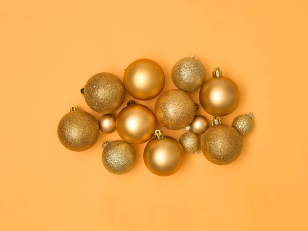 Natal Dourado Bugigangas Fundo Laranja Ano Novo Conceito Natal — Fotografia de Stock