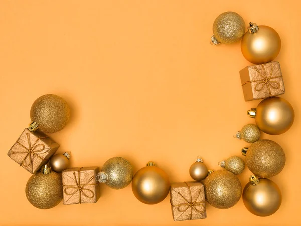 Bagattelle Natale Dorate Sfondo Arancione Nuovo Anno Concetto Natale — Foto Stock