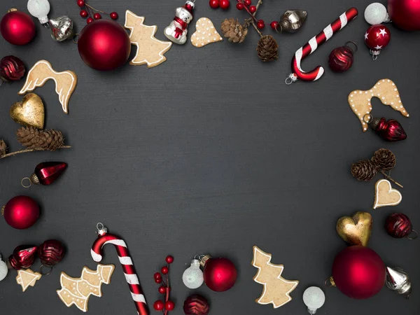 Sfondo Natale Con Cornice Bagattelle Rosse Biscotti Pan Zenzero — Foto Stock