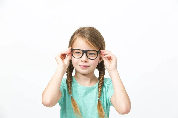 Menina Bonita Com Óculos Pretos Tranças Posando Frente Fundo Branco — Fotografia de Stock