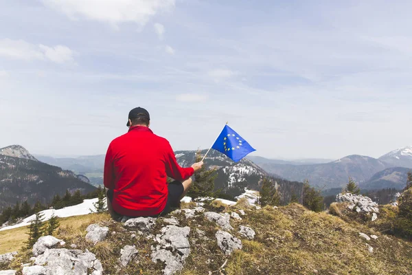 Hiker Red Sweater Flag European Union Hand Sitting Top Mount — 스톡 사진