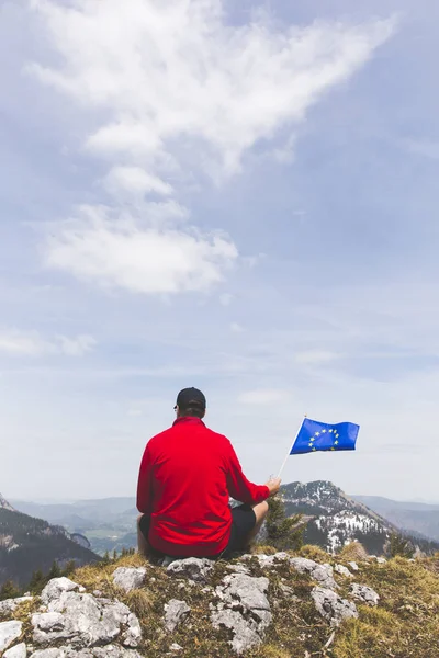 Hiker Red Sweater Flag European Union Hand Sitting Top Mount — 스톡 사진