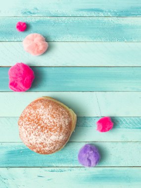 Güzel Turkuaz karnaval arka plan ile halka ve karnaval öğeleri 