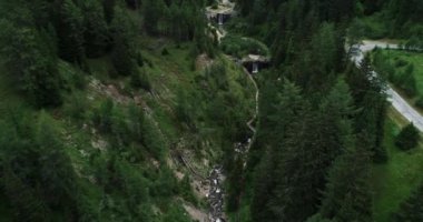 gorge, Avusturya kayalarda arasında akan dere  