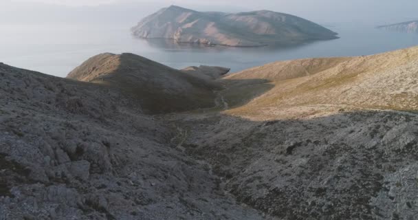 Vista Aérea Paisagem Marítima Costa Iluminada Pelo Sol Nascer Sol — Vídeo de Stock