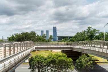 Gündüz şehir merkezindeki iş merkezinin ufuk çizgisi