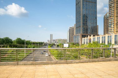 Gündüz şehir merkezindeki iş merkezinin ufuk çizgisi