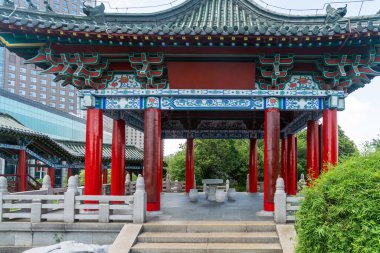 Geleneksel bir Çin bahçe köşkü. 