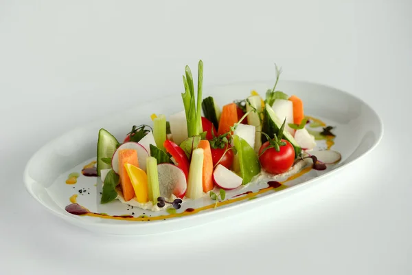 Mélange de légumes. Belle portion de nourriture dans le restaurant — Photo