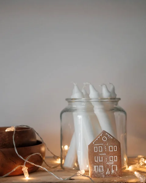 Christmas candles against the background of a garland — Stock Photo, Image