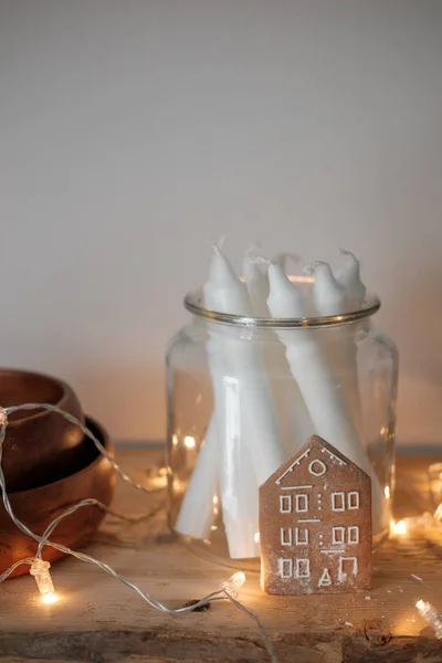 Christmas candles against the background of a garland — Stock Photo, Image