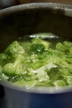 Brokoli kaynar yakından görmek