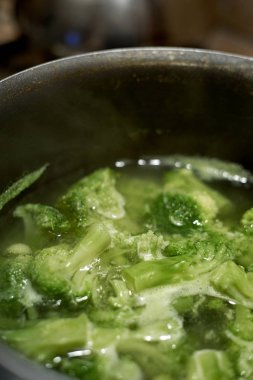Brokoli kaynar yakından görmek