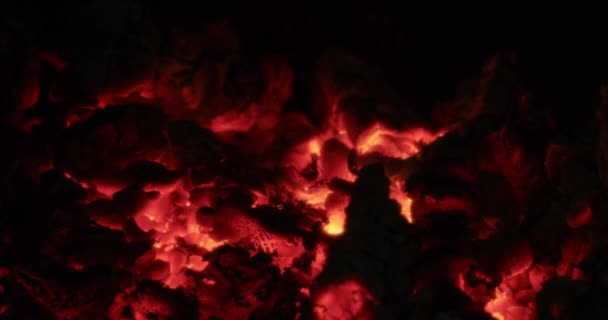 vue rapprochée des charbons en fusion 