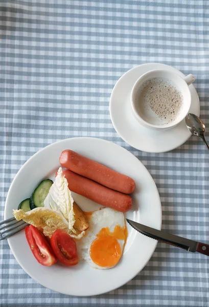 Breakfast Egg Vegetables Sausages — Stock Photo, Image