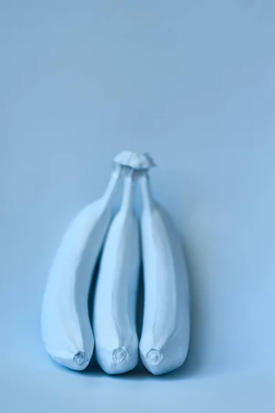 Kék Banán Kék Háttér Minimális Stílusstílus — Stock Fotó