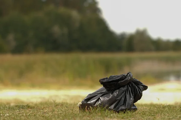 Bolsa Basura Plástico Campo Prado Verde — Foto de Stock