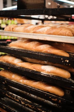 Uzun somunlar, yakın çekim hamur işleri, fırın üretimi..