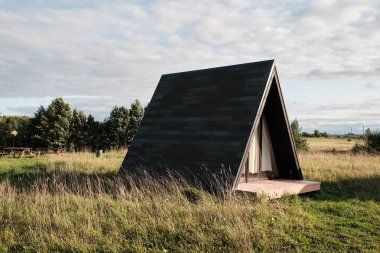 Doğada Wigwam. Kamp konsepti. Glamping. Kırsal yaşam