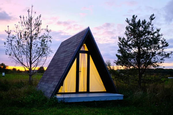 Wigwam Contra Cielo Del Atardecer Concepto Camping Glamping —  Fotos de Stock