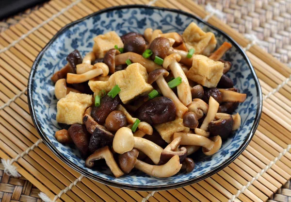 Tofu Champignons Mélangés Sautés Sur Plat — Photo