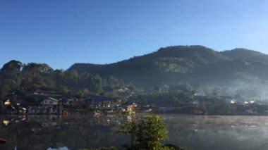 Rak Thai köyü gündoğumu zaman, Tayland, zaman atlamalı ilinde mekanlar Mae Hong Son