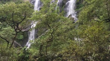 Video klip Khlong Lan şelale, Khlong Lan Milli Parkı Kamphaeng Phet İl Tayland