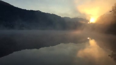 Rak Thai köyü gündoğumu zaman, Tayland, zaman atlamalı ilinde mekanlar Mae Hong Son