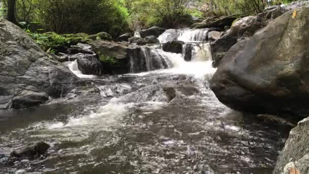 Video Clip Cachoeira Khlong Lan Parque Nacional Khlong Lan Kamphaeng — Vídeo de Stock