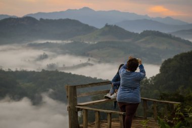 Dağların ve ormanların manzarası,Yer Japo Köyü