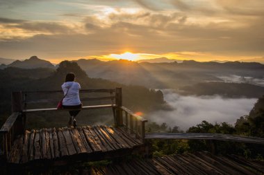 Dağların ve ormanların manzarası,Yer Japo Köyü
