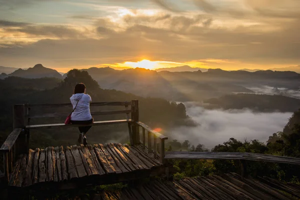 Dağların ve ormanların manzarası,Yer Japo Köyü