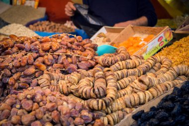 Medina Fes, Fas. 18 Mart 2014: Fındık ve Kuruyemiş Dükkanı.