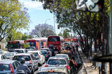 Sevilla, İspanya. 4 Mayıs 2017: Trafik sıkışıklığı Feria de Abril fiesta dönemde yüksek sezonda.