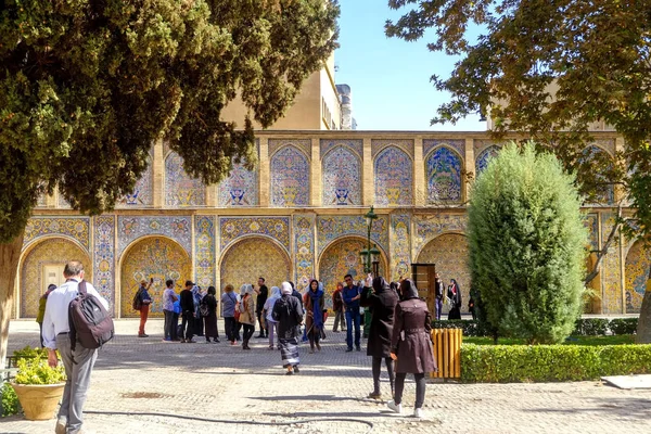 Тегеран Иран Октября 2016 Туристы Наслаждаются Осмотром Достопримечательностей Вокруг Голестанского — стоковое фото