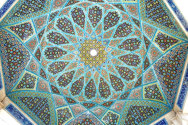 Shiraz Irán Octubre 2016 Tilework Ceiling Tomb Hafez Pavilion — Foto de Stock