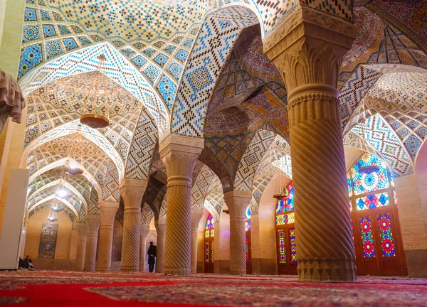 Şiraz, Iran. 24 Ekim 2016: İç nasır-ol-molk veya pembe Camii.