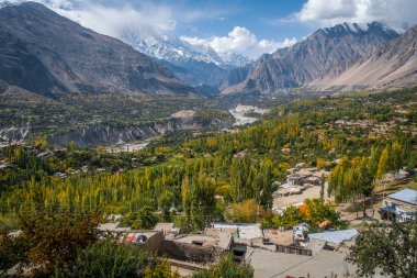 Peyzaj Sonbahar Hunza Vadisi. Gilgit Baltistan, Kuzey Pakistan.