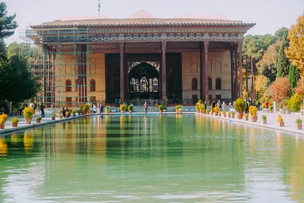 Исфахан Иран Октября 2016 Года Древний Чехель Сотун Дворец Бассейном — стоковое фото