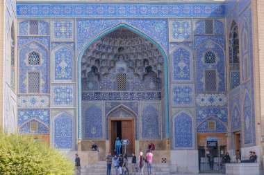 Isfahan, Iran. 30 Ekim 2016: Şeyh Lütfullah Camii Nakş-ı Cihan Meydanı'nda cephe.