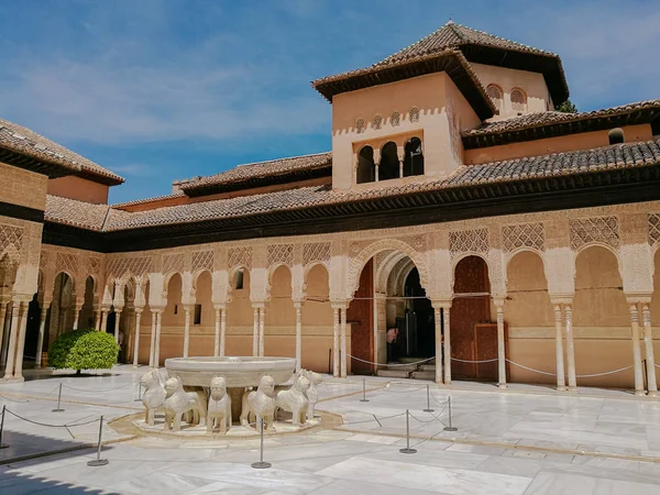 Granada Spanje Mei 2017 Islamitische Moorse Architectuur Design Het Hof — Stockfoto